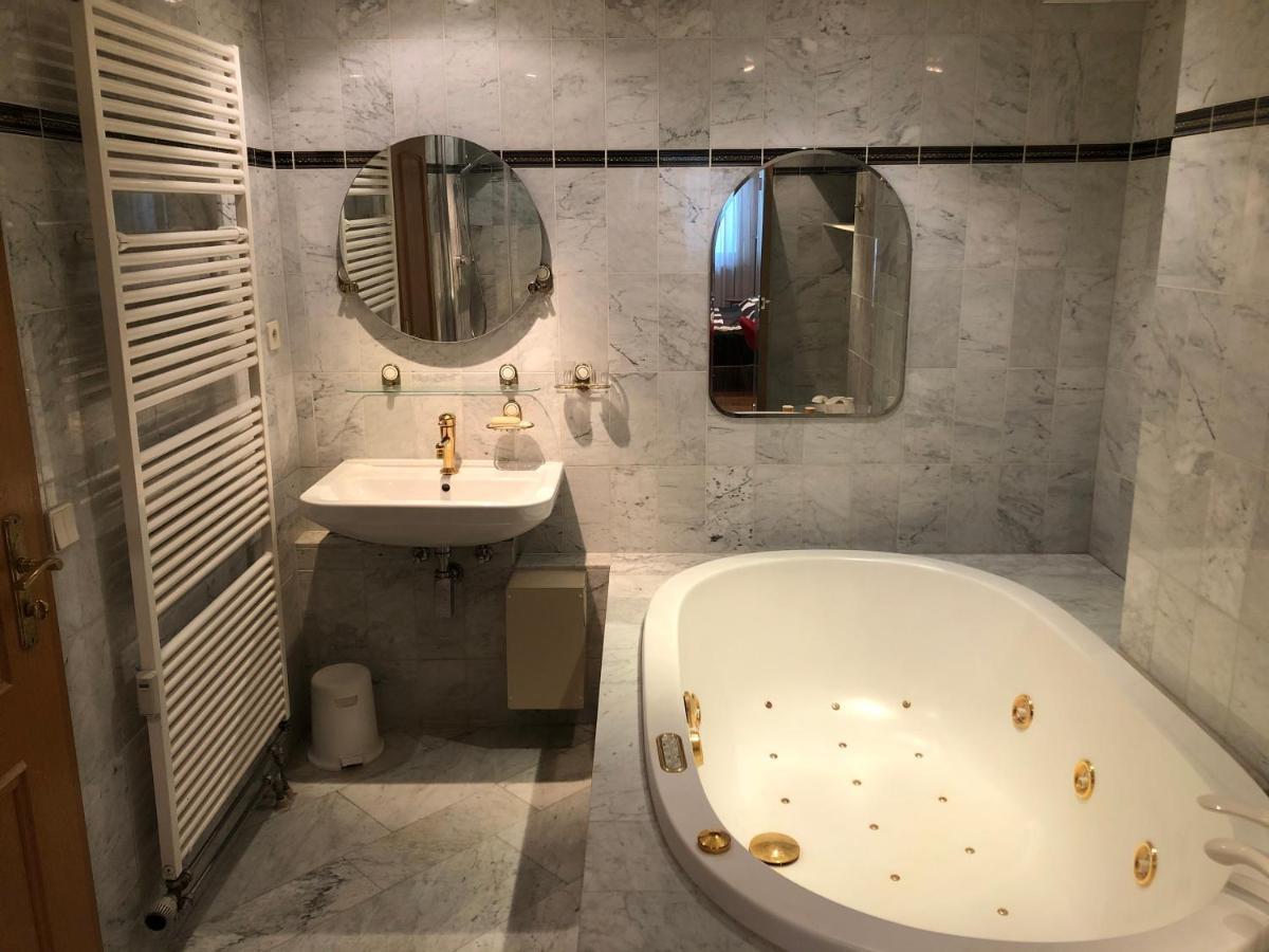 Wohnung Fuer 4 Personen, 2 Schlafzimmer, 2 Parkplaetze, Wlan Konstanz Buitenkant foto
