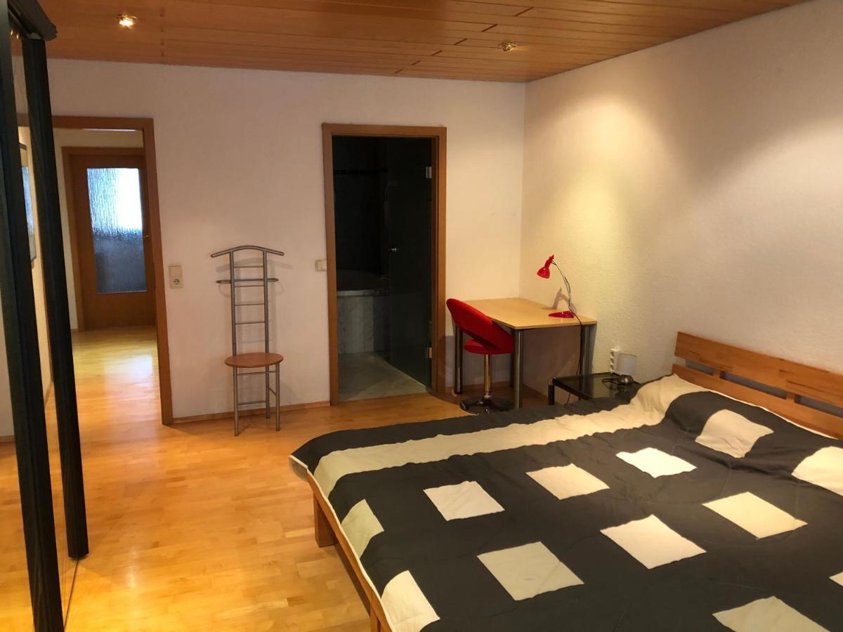 Wohnung Fuer 4 Personen, 2 Schlafzimmer, 2 Parkplaetze, Wlan Konstanz Buitenkant foto