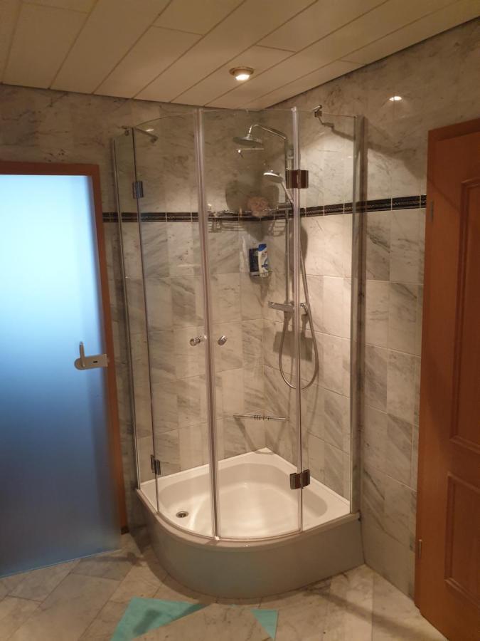 Wohnung Fuer 4 Personen, 2 Schlafzimmer, 2 Parkplaetze, Wlan Konstanz Buitenkant foto